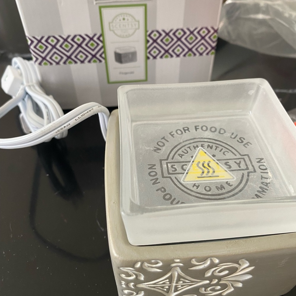 Scentsy candle warmer
